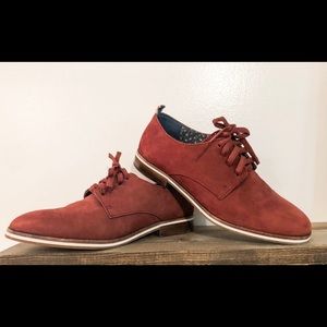 ED Ellen Degeneres Love shoes